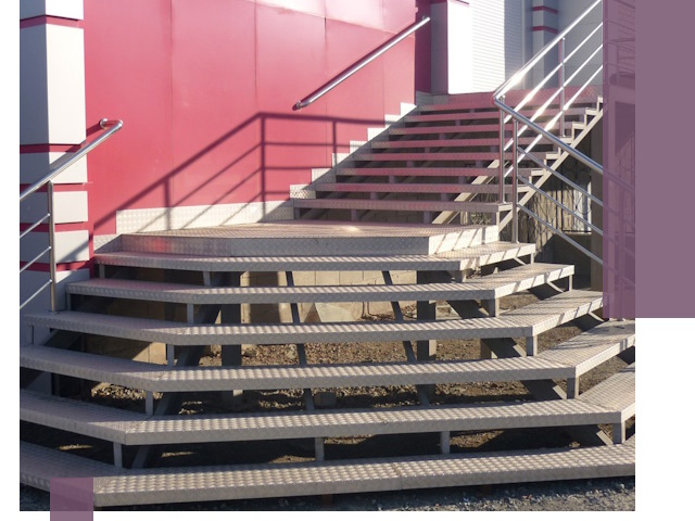 Лестницы для магазина в Чернушке — изготовление и монтаж