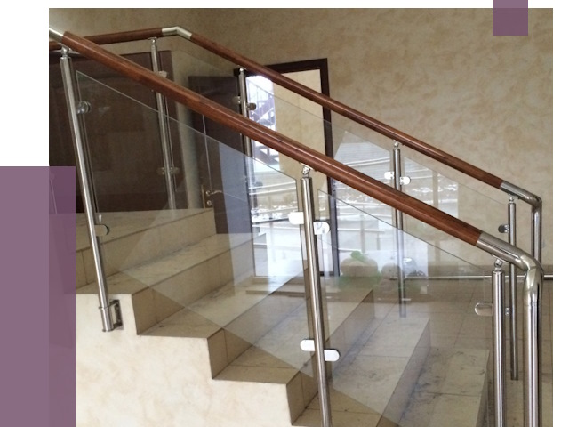 Комбинированные перила из металла и дерева в Чернушке