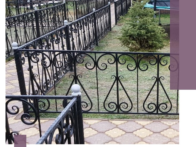 Кованые газонные ограждения под ключ в Чернушке